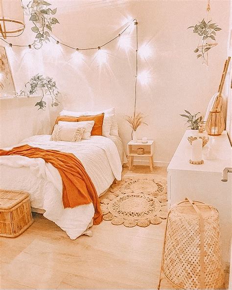 Pin By Priyanka On ♡b E D R O O M♡ Dorm Room Decor Room Inspiration