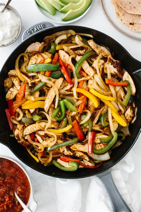 These 34 delicious, healthy chicken recipes are perfect for your weekday meals! Flavorful Mexican Chicken Fajitas - Easy Recipe Chef
