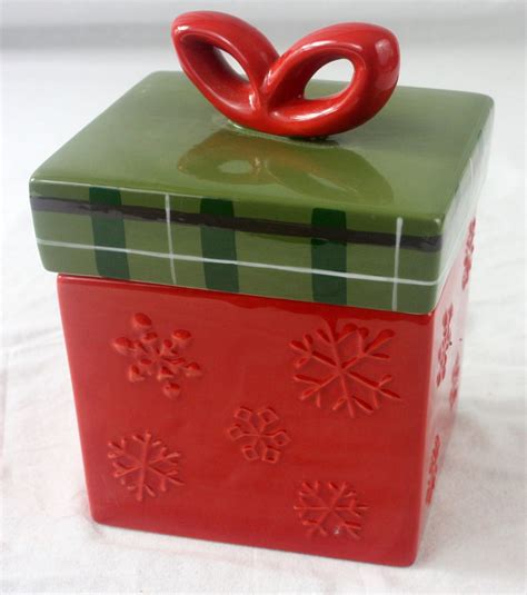 Real Home Earthenware Ceramic Christmas Present” Cookie Jar 7”hx8 1