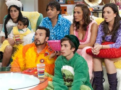 Vadhir derbez es un joven que con tan solo 28 años, ya tiene una larga trayectoria con su carrera actoral, ya que comenzó a actuar a los seis años. Personajes de 'La familia P. Luche' viven emotivo ...