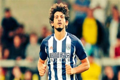 نجحت إدارة نادي الاتحاد، برئاسة أنمار الحائلي، في الحفاظ على خدمات الدولي المصري أحمد حجازي، مدافع فريق وست بروميتش ألبيون، بعد تفعيل بند الشراء في عقد قلب دفاع النمور مع النادي. صورة| أحمد حجازي يتوج كأفضل لاعب في وست بروميتش | بوابة أخبار اليوم الإلكترونية