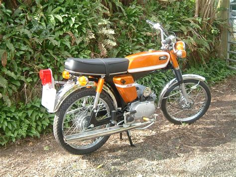 Everts' yamaha brommer, maar dan in het rood Small Motorcycles, Mini