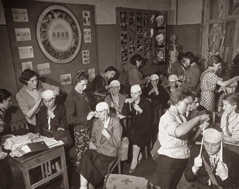 21 Vintage Pictures Capture Everyday Life Of The Ussr In The 1930 And