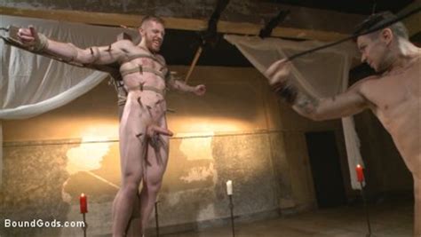 Roman Slave Offers His Entire Body To The Whims Of His Cruel Dominus Kink
