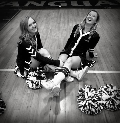 Cute Best Friend Cheer Picture Senior Cheer Pictures Cute Cheer