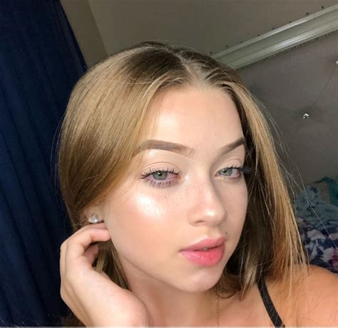 Pin By Brooke On Makeup Pretty White Girls Pretty Girls Selfies
