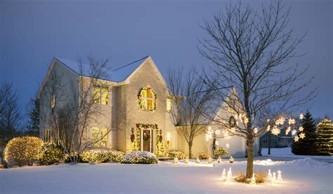 Decorating your home for christmas doesn't have to break the bank. 20 Outdoor Christmas Light Decoration Ideas - Outside ...