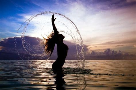 Awesome Examples Of Water Photography Water Photography Mermaid