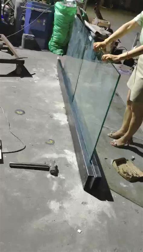 Antara kaca dan acrylic memang sama untuk harganya, tidak jauh berbeda. Pagar Kaca Balkon Luar/pegangan Besi Tahan Karat/pagar ...