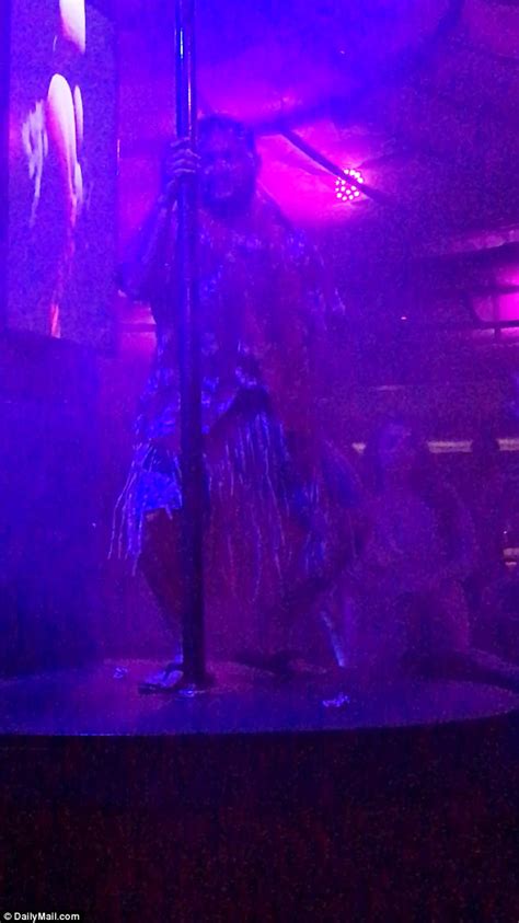 Jon Gosselin Pole Dancing In A Hula Skirt At Strip Club Daily Mail Online