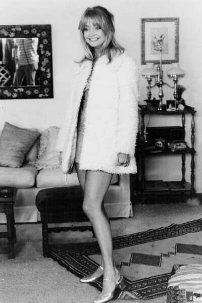 goldie hawn smiling pose in mini dress 1975 shampoo 4x6 inch real photo moviemarket