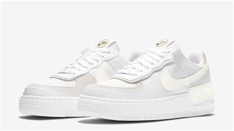 This latest offering of the nike air force 1 sports a white base paired with light and dark shades of pink throughout. Nike Air Force 1 Shadow White Atomic Pink | CZ8107-100 ...