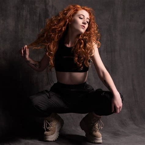 out now m janet devlin new single and video honest men withguitars