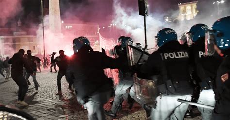 Toque de queda, quito, ecuador. Manifestantes de extrema derecha protestan en Roma contra ...