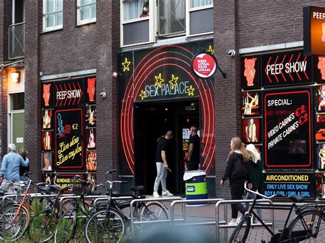 No Kissing Allowed Photos Show How Sex Workers In Amsterdams Red