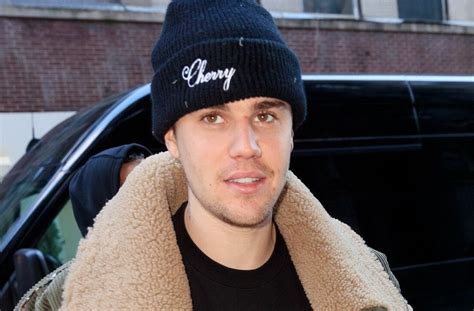 justin bieber says he s been struggling a lot asks for prayers