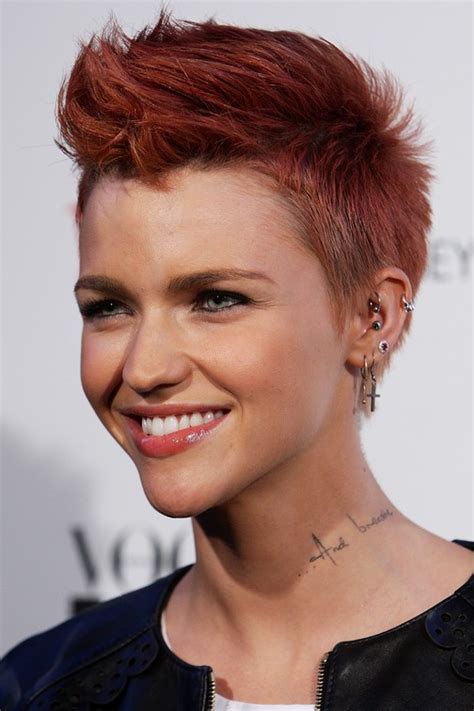 16 Pompadour & Quiff Hairstyles for Women - Pretty Designs