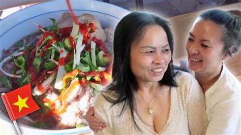 Vietnamese Mom Teaches Vietnamese American Daughter How To Make Pho Youtube