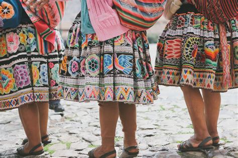 Colorful Peruvian Skirts Muster