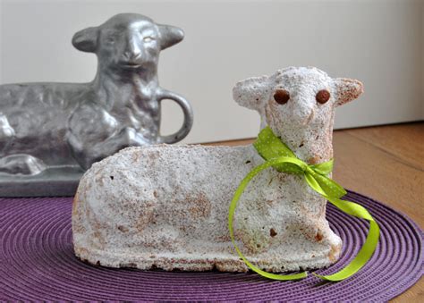 10 minuten rasten lassen, die form abnehmen und mit staubzucker bestreuen. Rezept Osterlamm Kuchen backen | Die Frische Küche