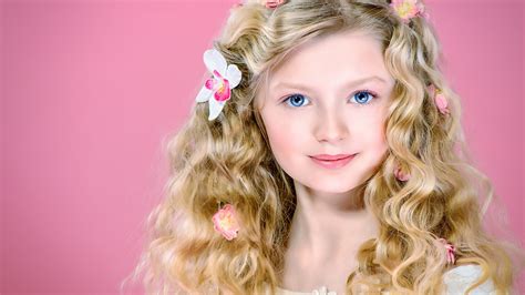 Wallpaper Cute Blonde Girl Curly Hair Blue Eyes Smile 2560x1600 Hd