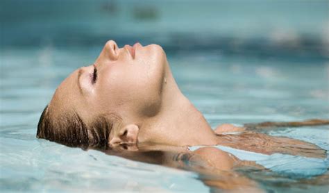 فواید شنا برای زنان چیست فواید شنا برای لاغری و سلامتی بانوان شنا