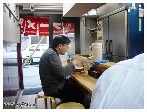 Japanese Restaurants in Tokyo Menmen Kamezo interior customers eating ramen | | Eating out in ...