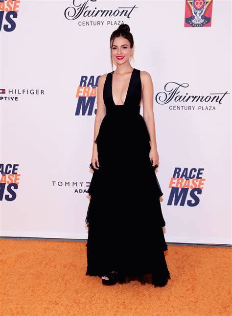 Victoria Justice Wears A Plunging Gown For The Race To Erase Ms Gala