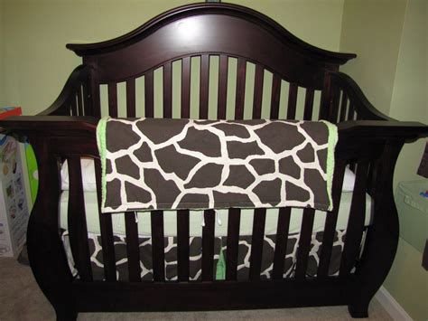 I came across the cutest giraffe bedding ever! D day is tomorrow..... | Print bedding, Cribs, Giraffe print