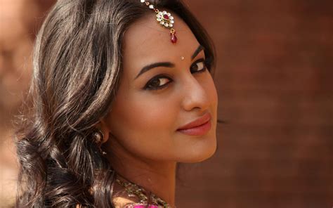 Beautiful Bollywood Actress Sonakshi Sinha Hd Desktop Wallpaper Widescreen High Definition