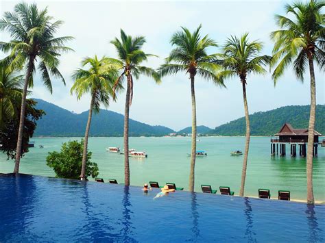 At pangkor laut resort, beautifully appointed villas set high amidst the hills, nestled within lush gardens or resting on stilts above the island's tropical waters. VinaTraveler's Blog: "Pangkor Laut Resort", The Most ...