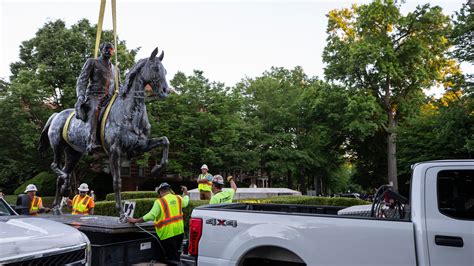 John B Castleman Statue Removed At Louisvilles Cherokee Triangle