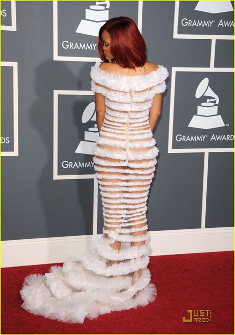 Rihanna Grammys 2011 Red Carpet Photo 2519384 2011 Grammy Awards