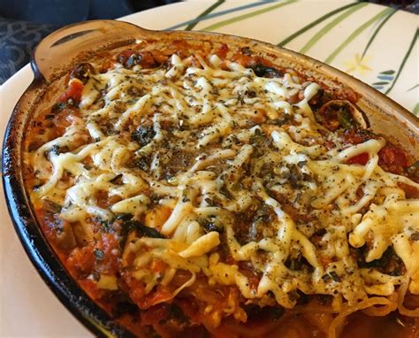 Baked Spaghetti Squash With Meatveggie Red Sauce 425 Calories For