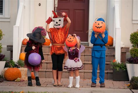 Is Halloween Cancelled Experts Debate If Kids Can Trick Or Treat