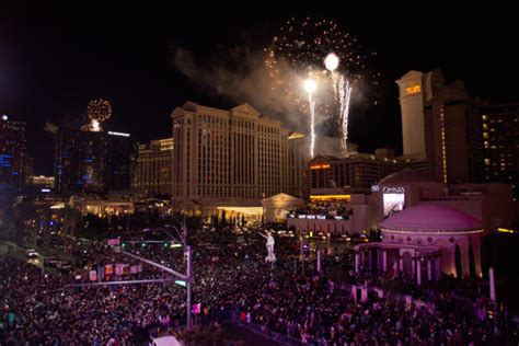 Scenes From A Cold Clear New Years Eve In Las Vegas — Photos Las