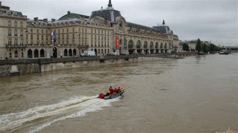 Paris On Alert As Seine Flood Waters Continue To Rise