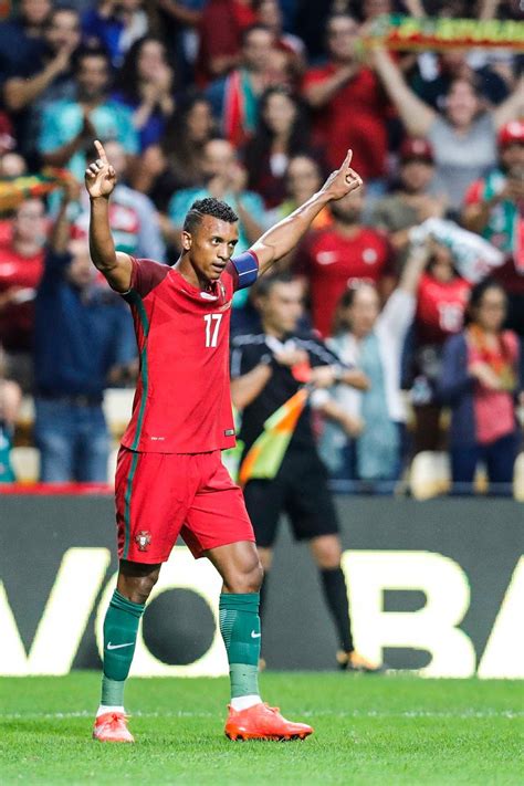 Im finale der em 2016 setzten sich die portugiesen im pariser stade de france mit 1:0 (0:0, 0:0) nach verlängerung gegen gastgeber frankreich durch. Portugal EM 2016 Siegerwappen enthüllt - Nur Fussball