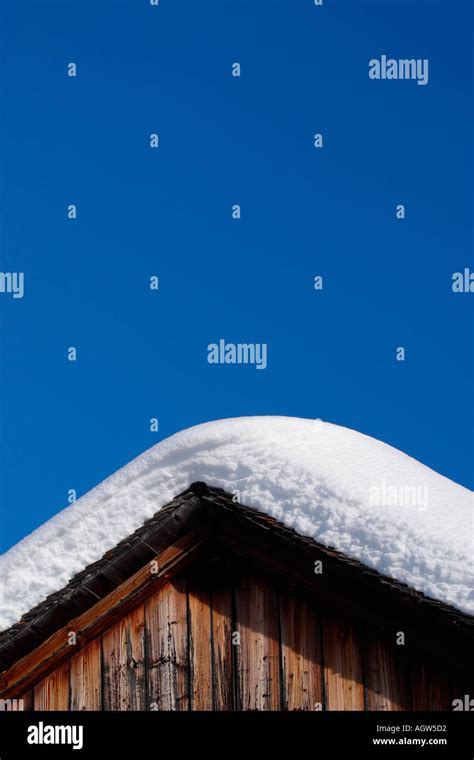 Snow Covered Roof Stock Photo Alamy