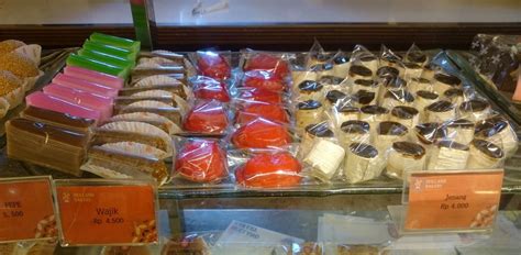 Cara daftar di holland bakery : Holland Bakery, Gajah Mada - Lengkap: Menu terbaru, jam ...