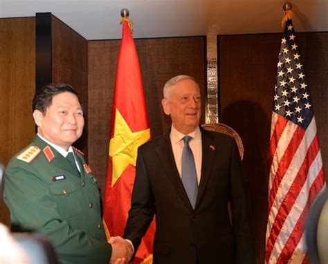 Sư đoàn trưởng thứ trưởng bộ quốc phòng có cấp bậc quân hàm cao nhất là thượng tướng, đô đốc hải quân không quá sáu Bộ trưởng Quốc phòng Ngô Xuân Lịch gặp song phương Bộ ...