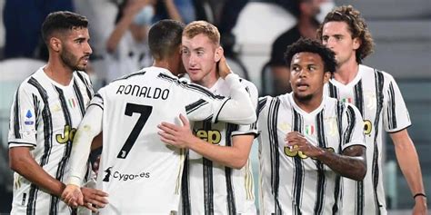 Mirko vucinic and claudio marchisio grabbed the goals as the old lady returned to the top of serie a with a win at san siro meaning maicon's thunderbolt was all in vain. Juventus Vs : Juventus Vs Barcelona Barcelona Player ...