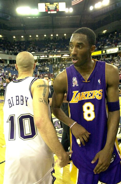 Out Of Nowhere Kobe Bryant Takes A Shot At The Warriors And Their Fans