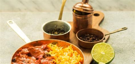 أدخل المبلغ المطلوب تحويله في المربع الى يسار ريال عماني. أكل عماني - موضوع