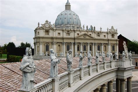 AnÁlisis La Columnata De San Pedro Del Vaticano Bernini