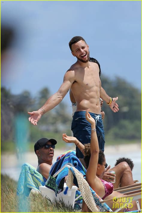 Shirtless Stephen Curry Hits The Beach With Wife Ayesha Photo 3918222