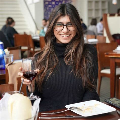 Mia Khalifa Bio Wiki Age Height Figure Net Worth And More