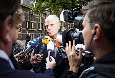 minister van buitenlandse zaken en nu ook rassenleer nrc