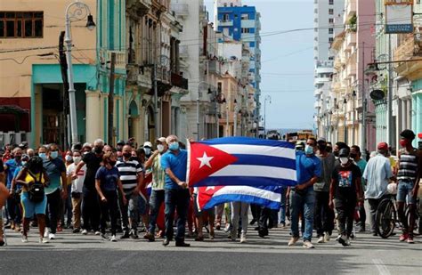 Miles De Cubanos Toman Las Calles Contra El Gobierno Cubano Al Grito De