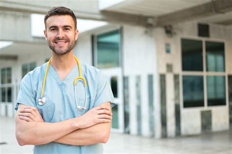 Devenir infirmier formations débouchés salaire